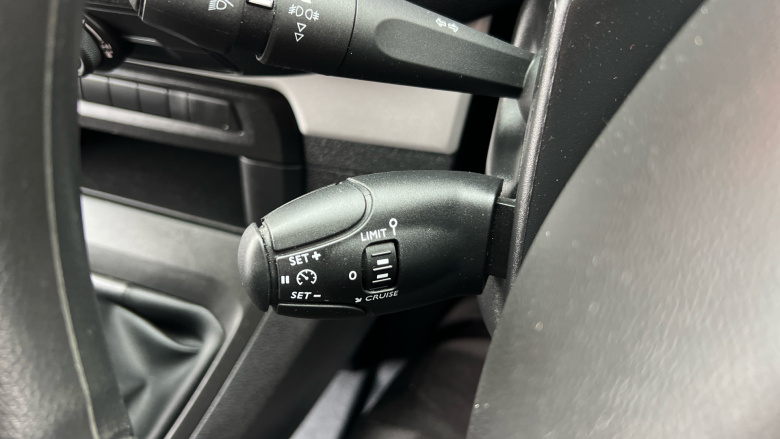 Vauxhall Vivaro L1 Diesel 2900 1.5d 100PS Dynamic H1 Van